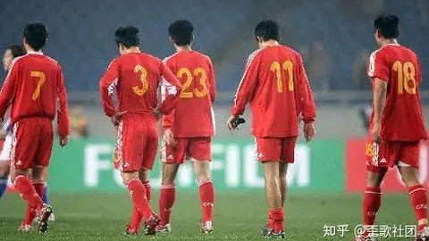 奥尼尔凭借布克妙传，外线三分一击即中